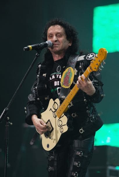 "Yo prefiero oír música, yo más bien no veo mucho, más bien oigo", contestó ante el cuestionamiento de la prensa.