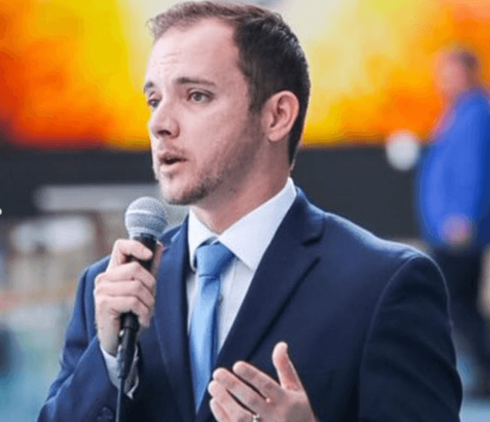 23 de julio- Ricardo Llerandi,
<b> </b>el secretario de la Gobernación, renunció a su puesto con efectividad el 31 de julio.
<br>