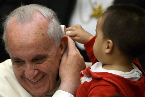 Francisco no tiene problema con que los nenes jueguen con su vestimenta.