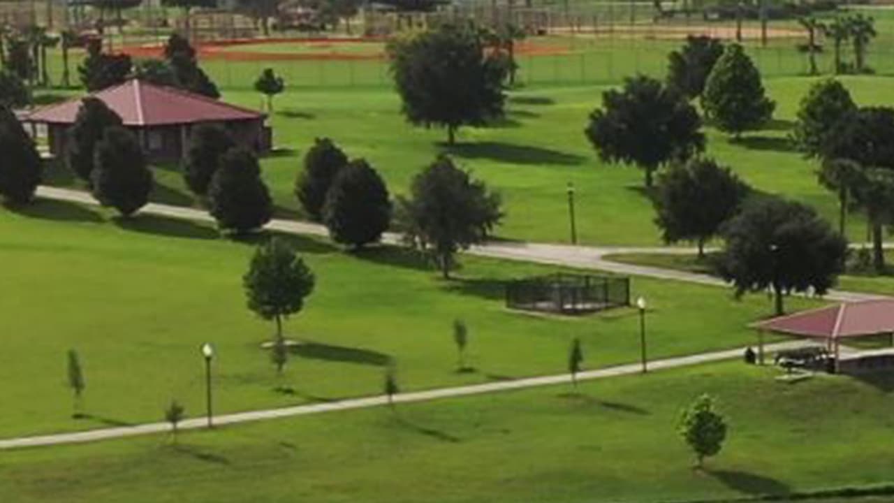 Menor dispara contra dos adolescentes en una práctica de fútbol americano en Apopka, según la policía