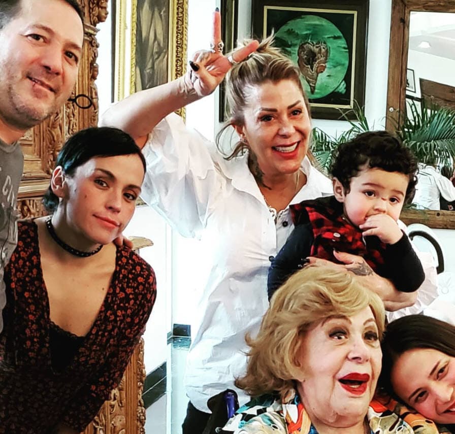 Al respecto, en entrevista con el diario mexicano El Universal, Luis Enrique Guzmán aceptó que
<b><a href="https://www.eluniversal.com.mx/espectaculos/farandula/mi-papa-es-de-caracter-fuerte-hasta-un-poco-agresivo-pero-no-un-violador-luis" target="_blank">"sí pasó la violencia entre mi mamá y mi papá".</a></b>