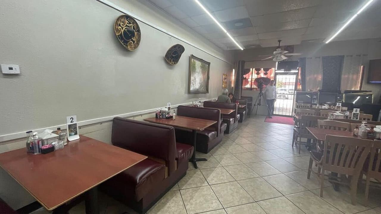 "Estoy preocupado", dijo Pedro López por los recientes robos y hechos que han pasado en su restaurante.