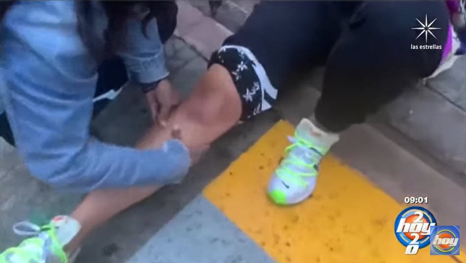 "Corrieron los de aquí (del foro) porque
<b><a href="https://www.univision.com/entretenimiento/chismes/galilea-montijo-se-rompio-un-dedo-del-pie" target="_blank">vieron cómo volé</a></b>", contó ante las cámaras.
<br>