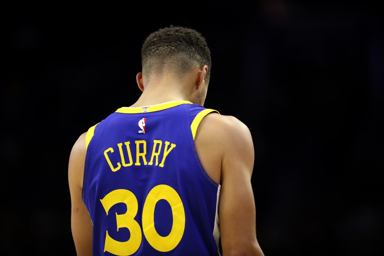 La camiseta número 30 de Curry es la más vendida de la NBA.