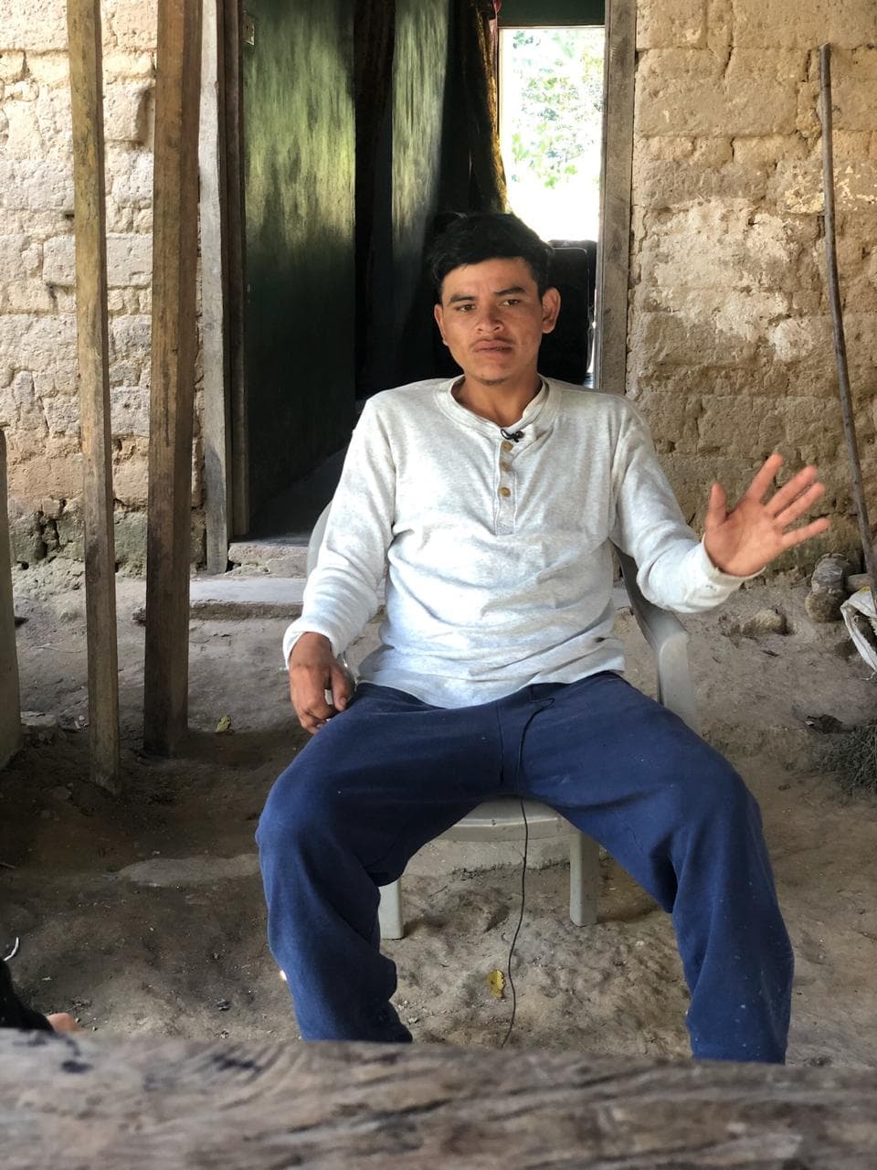 “Lastimosamente a lo mismo venimos, sin trabajo y con necesidad de un empleo. Que tengan la consciencia, que nos ayuden con un trabajo. Necesitamos un fondo para trabajar porque a nosotros nos gusta trabajar la tierra, pero no tenemos nada de dinero”, refuta Víctor al gobierno de su país".