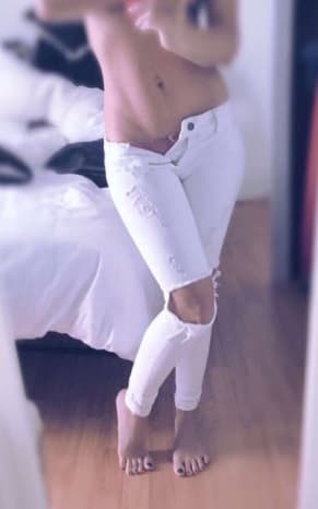 Dueña de un gran carisma y sencillez, la también compositora saluda día a día a sus seguidores: "Buenos días... Ven, déjate llevar... 💋
<a href="https://www.instagram.com/explore/tags/mesalebienportarmemal/">#Mesalebienportarmemal".</a>
<br>