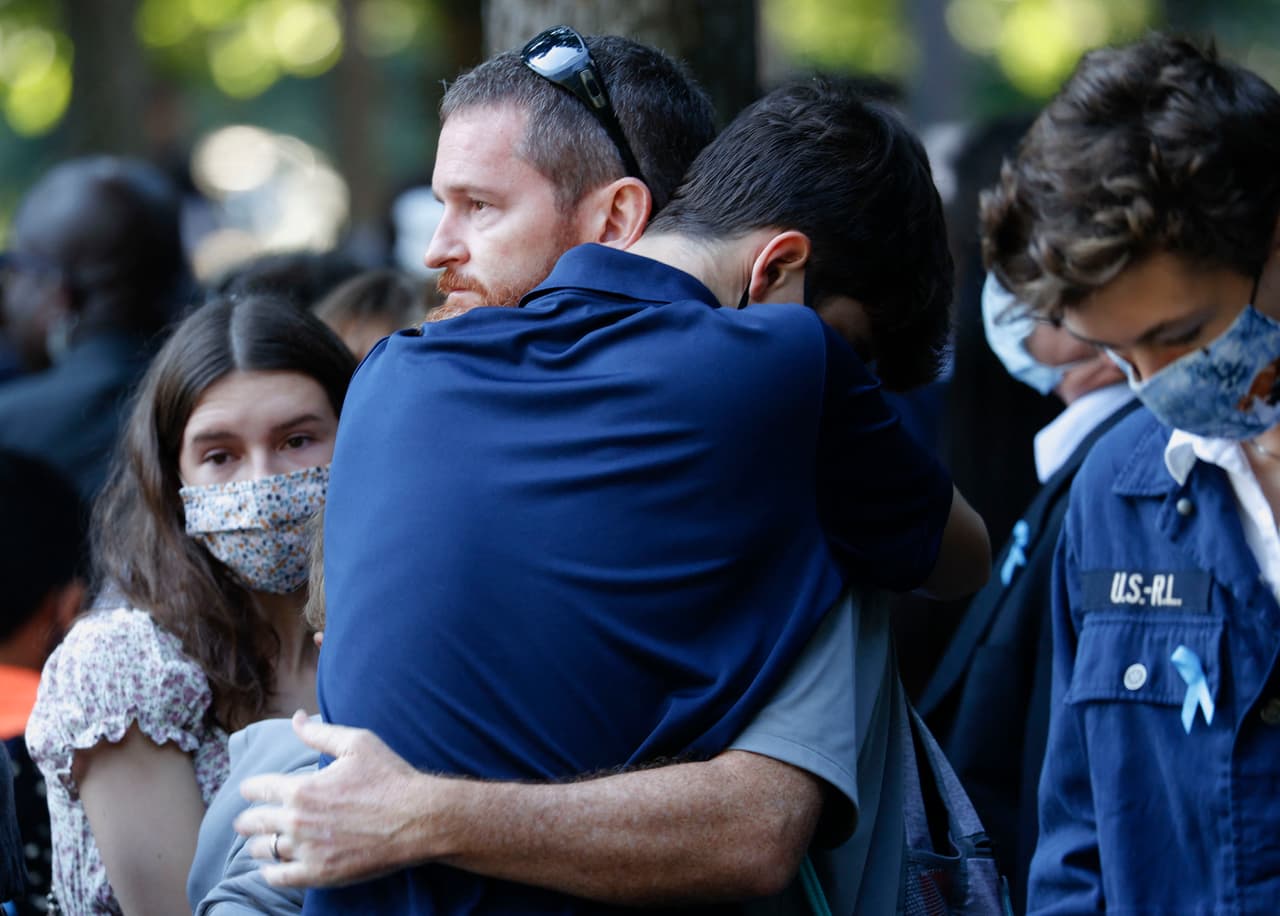 El Homenaje en Luz también volverá al atardecer para brillar en el cielo nocturno desde las toscas huellas de las Torres Gemelas.