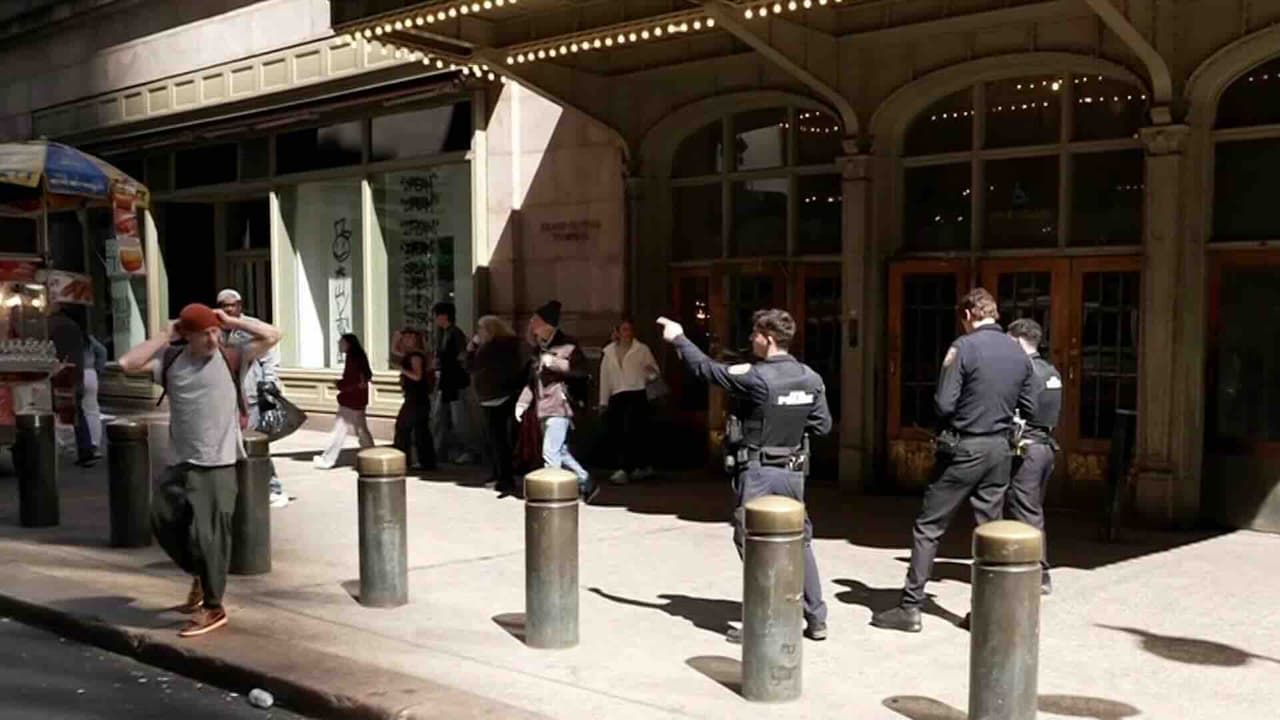 Policía abate a atacante que apuñaló a tres personas en el metro de Nueva York