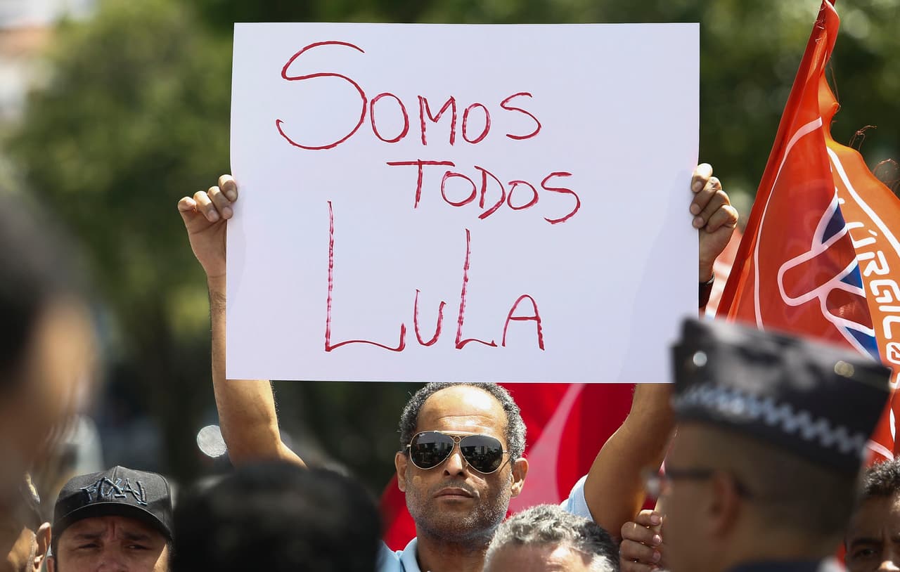 Partidarios en defensa del expresidente Lula.