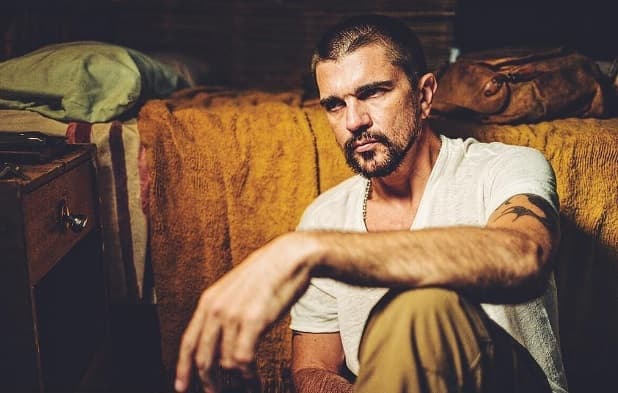 <b>JUANES</b> - Mejor Video Musical Versión Corta: ‘Pa dentro’