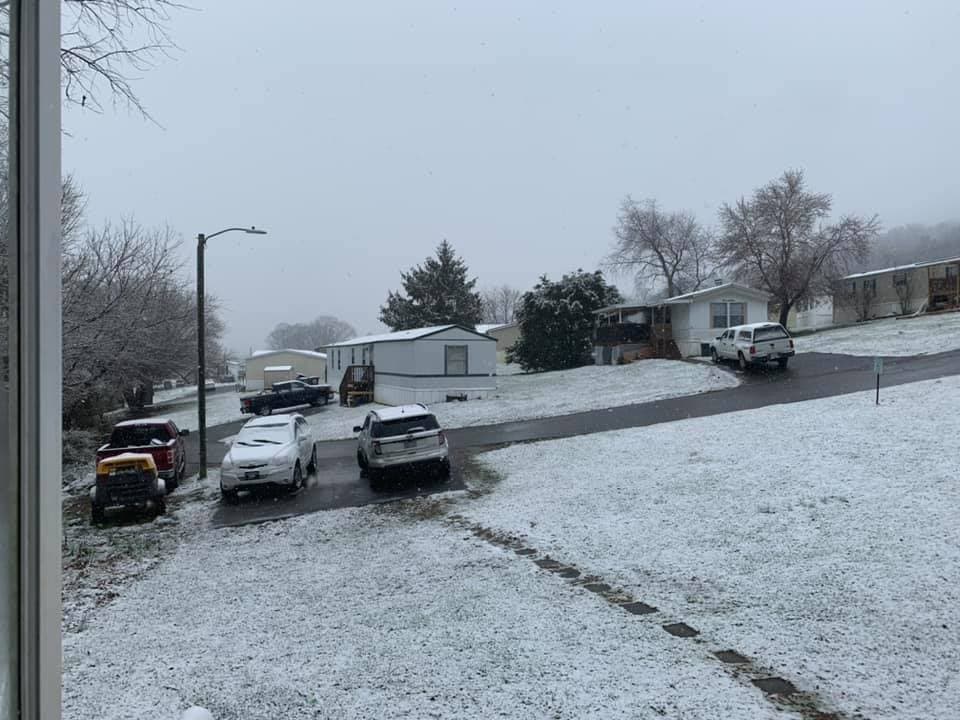 La ciudad de Asheville también registró nevadas este viernes.