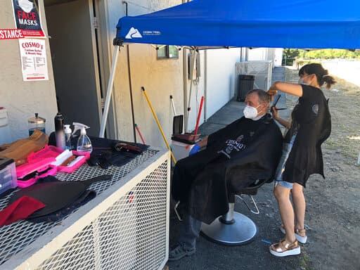 Los casos de virus han aumentado en muchas partes de California en el último mes. Solo en las últimas dos semanas, el número de nuevos casos confirmados fue de casi 120,000 y hubo 1,357 muertes.