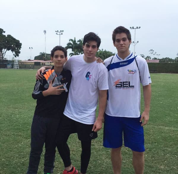 Pero fue el fútbol quien lo sedujo para jugar profesionalmente.