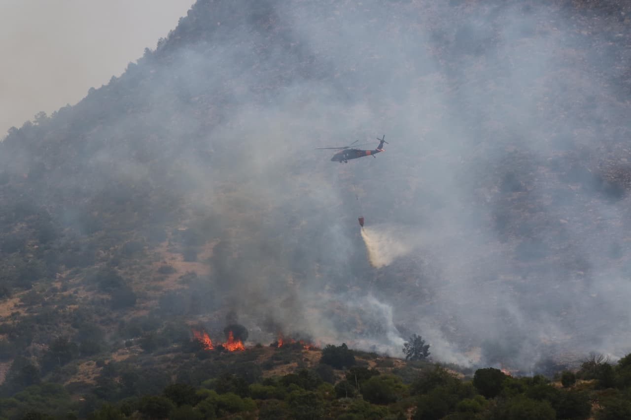 <b><a href="https://inciweb.nwcg.gov/incident/7020/" target="_blank">Incendio Griffin</a>:</b> El incendio ha consumido 
<b>61,377</b> acres de terreno y solo se ha contenido en un 77%. 
<br>