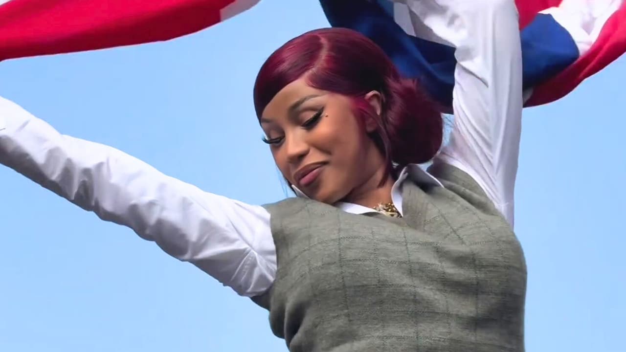 Cardi B sorprende al bailar como colegiala y desata locura en Nueva York