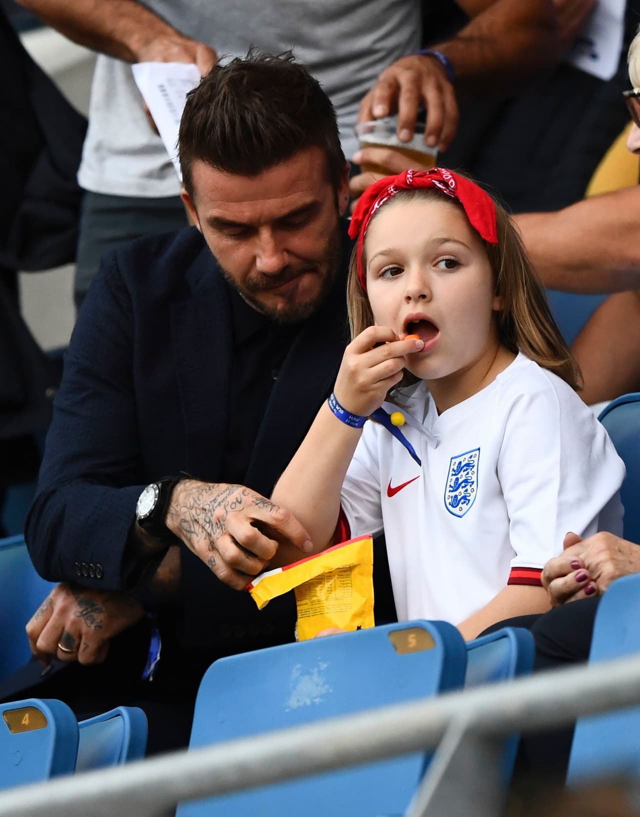A pesar de presumir ‘looks’ muy femeninos y ‘chic’ igual tiene un lado ‘tomboy’ (término en inglés para hacer referencia a algo masculino), el cual saca a relucir cuando está junto a su papá.