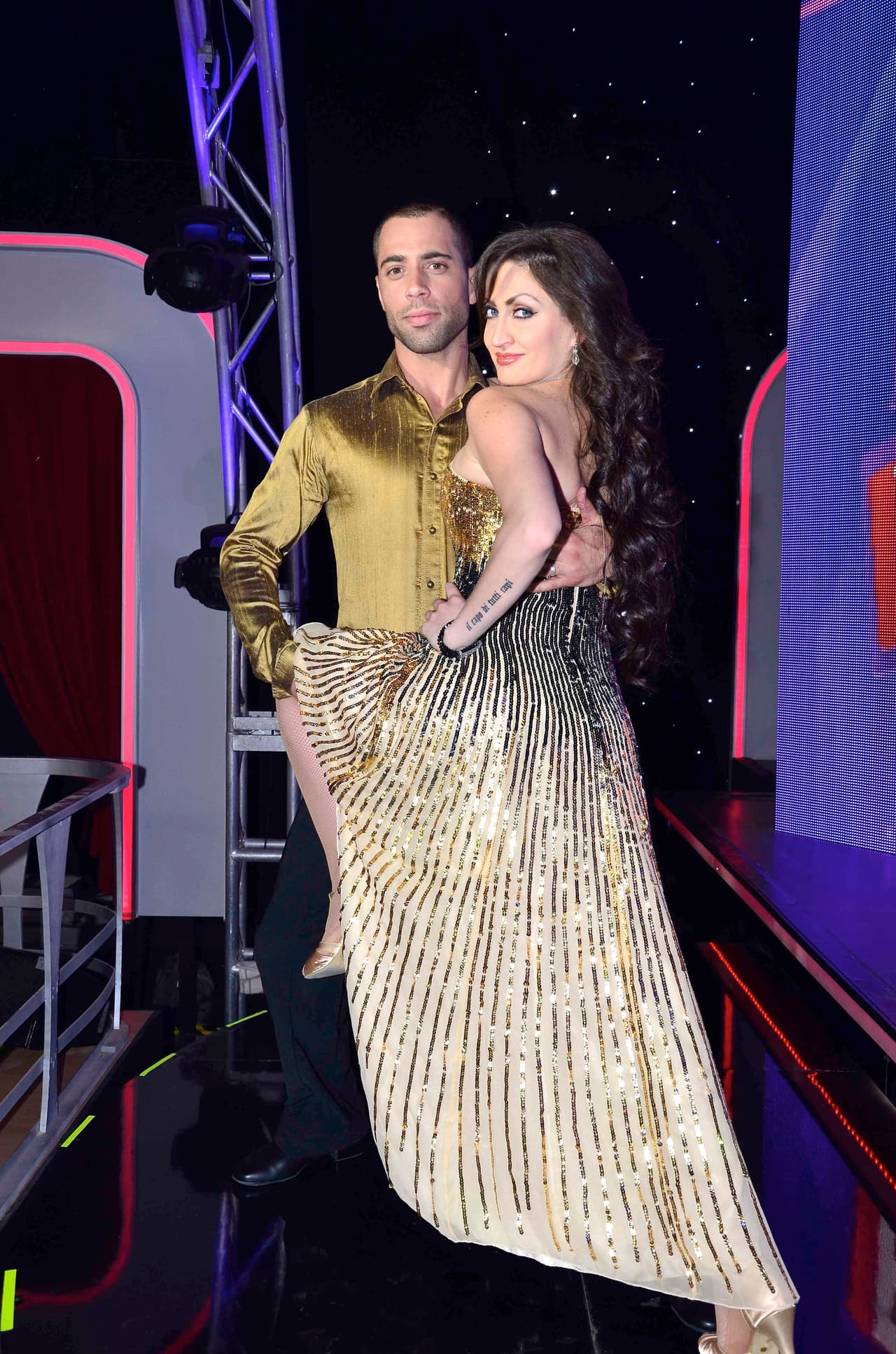 Además, la hija del creador de
<b><a href="https://www.youtube.com/watch?v=AetKo5jyBM0" target="_blank"> 'Triste canción'</a></b> reiteró que no le gusta tener novio y qué es muy complicado que pueda mantener una pareja sólida, como lo han sido sus padres Alex y Chela Lora.