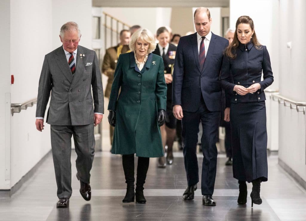 Middleton utilizó unas botas Ralph Lauren y un bolso negro Alexander McQueen.
<br>