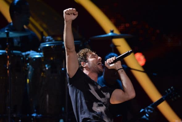 El intérprete se entregó al cien.