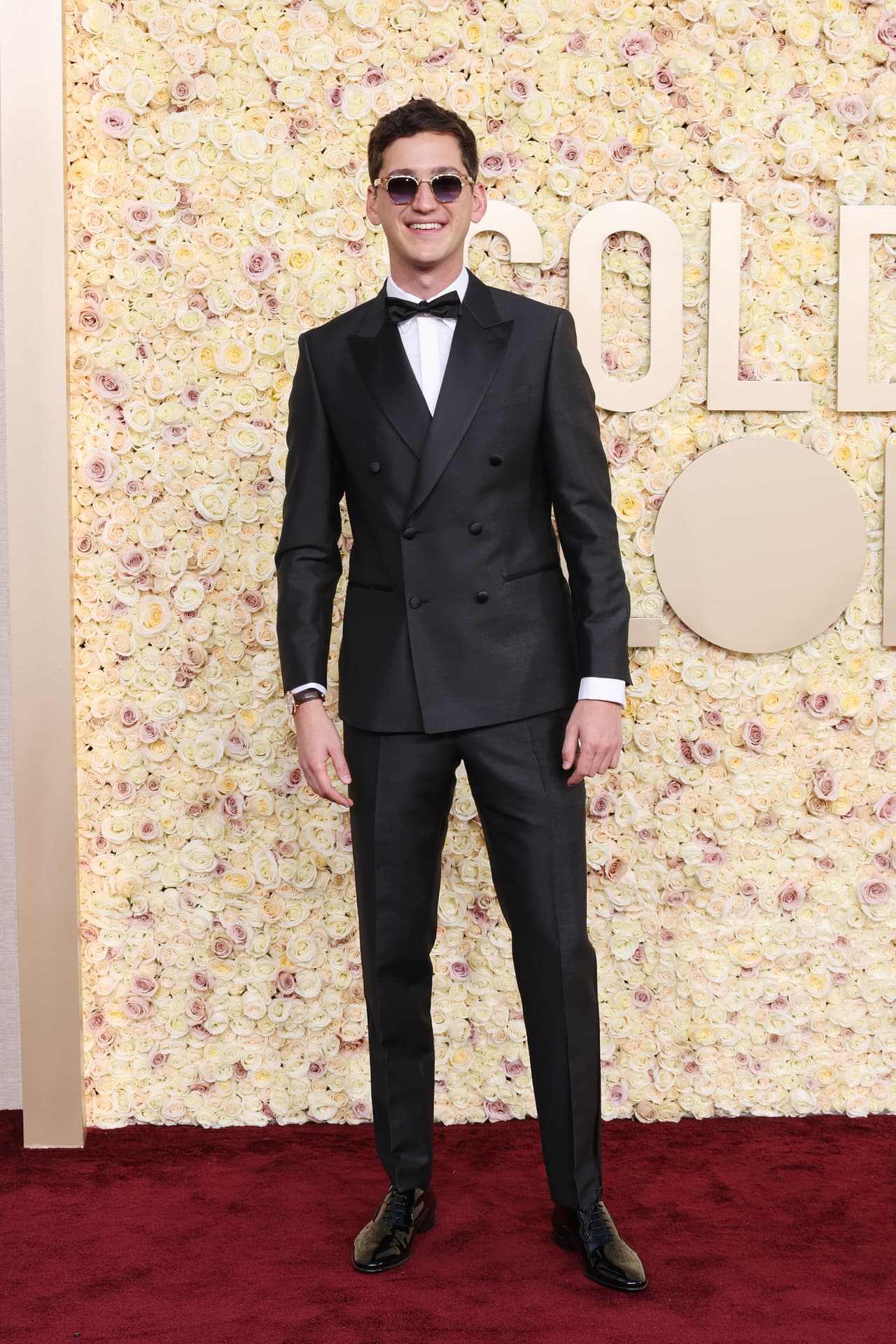 Matt Friend en la alfombra roja de los Golden Globes 2024.