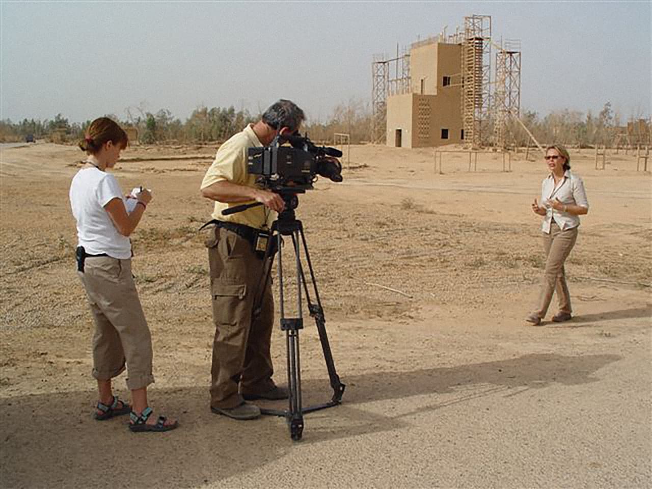 Durante su carrera periodística, ha cubierto todo tipo de temas: refugiados, inmigración, elecciones en todo el mundo, dictaduras, golpes de estado, narcotráfico o insurgencias guerrilleras de América Latina. En la foto, la reportera en una transmisión desde Irak.