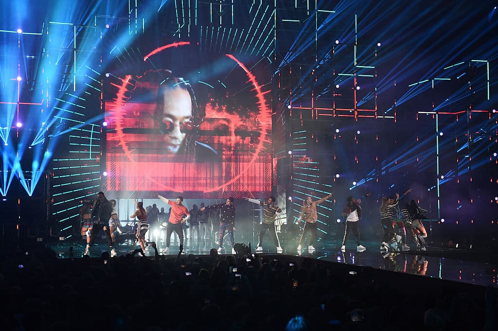 Los bailarines del show de DJ Afrojack