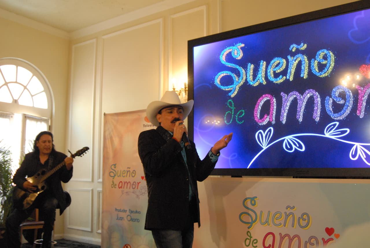 El Chapo de Sinaloa nos dio una probadita del nuevo tema para Sueño de Amor.