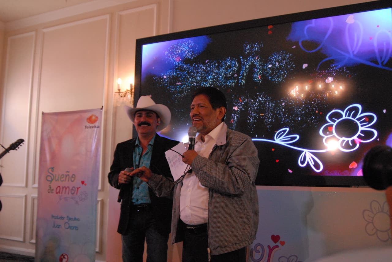 Juan Osorio también presentó al Chapo de Sinaloa, quien interpretará el tema de la novela.