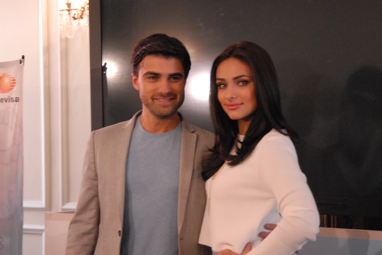 Entre el elenco también podremos ver a Renata Notni y Santiago Ramundo como la pareja juvenil.