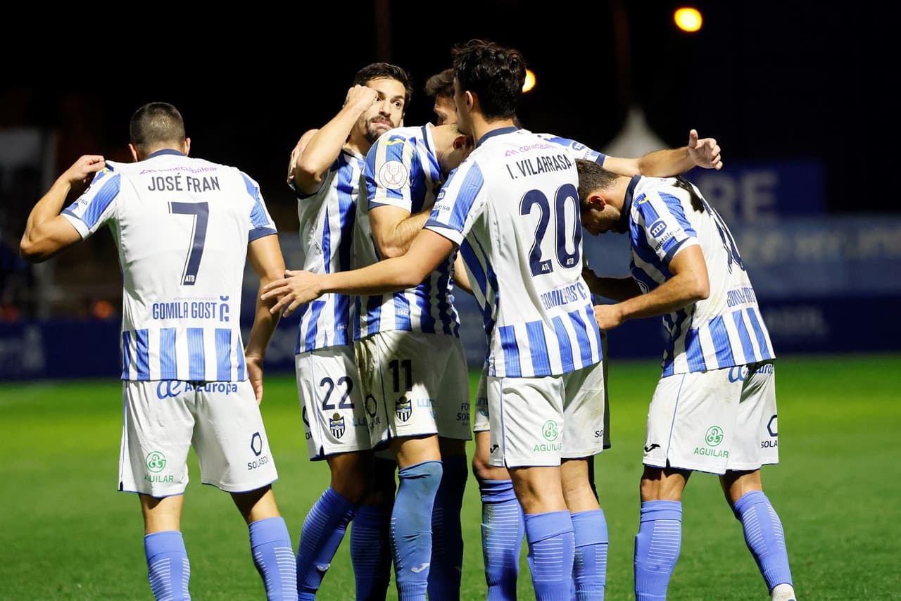 Celta de Vigo cae 1-2 ante Atlético Baleares durante la eliminatoria de la Copa del Rey. Brais Méndez anotó el único tanto para la visita, mientras que Manel Martínez le dio el triunfo a su equipo con doblete. Nestor Araujo no fue convocado.