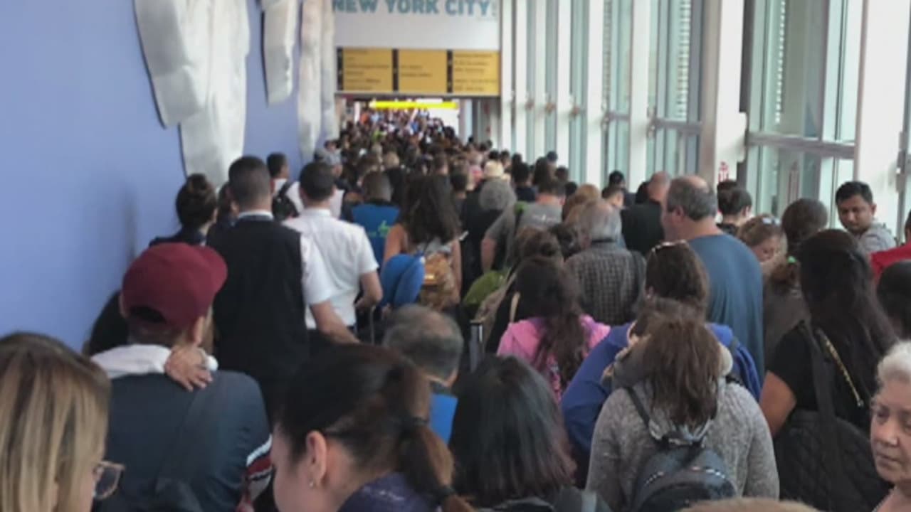 Sistemas informáticos de aduanas regresan a la normalidad en aeropuertos John F. Kennedy y Newark