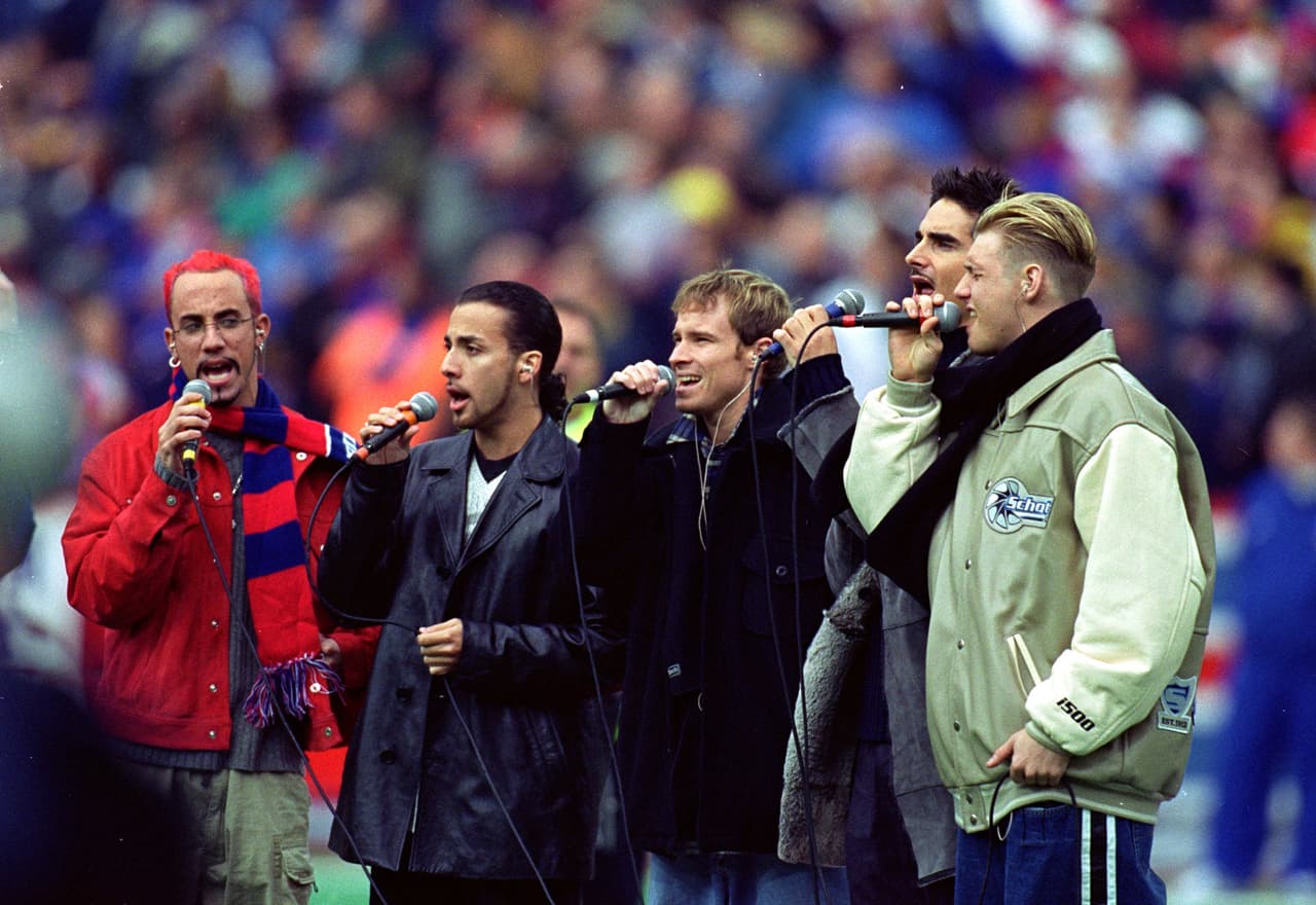 El siguiente proyecto fue "Black&Blue" donde se desprendieron temas imperdibles como "Shape of My Heart", "The Call" y "More Than That".