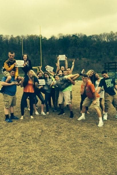 Para celebrar el Día de la Tierra la NASA convocó a mandar una selfie tomada el lugar en que se encuentren. Fotos tomadas de Twitter