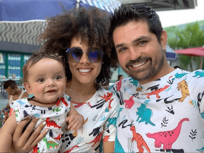 Tener a su esposa, Brenda Kellerman, a su lado también ha sido un apoyo fundamental en estos difíciles momentos: “De alguna manera yo no sé cómo esté Brenda, y Brenda no sabe cómo estoy yo, porque lo que nosotros tratamos de reflejar cada uno en el otro es un estado positivo. Yo estoy seguro de que ella tiene sus momentos; lo sé porque los tengo yo, pero ella no me los muestra”.
<br>