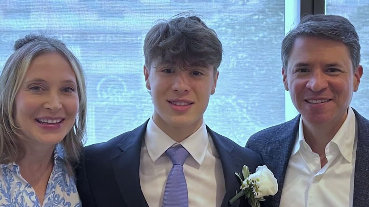 “Mi hijo tiene una enfermedad rara en la sangre”: Padre hispano lucha urgentemente para hallar donantes de células madre