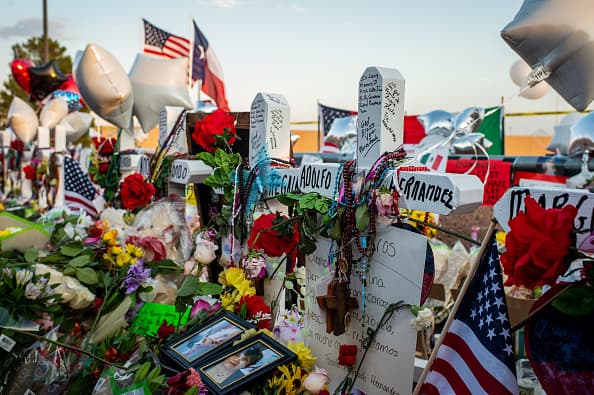 Todas las banderas de Texas estarán a media asta en El Paso al cumplirse el primer aniversario del tiroteo en Walmart 