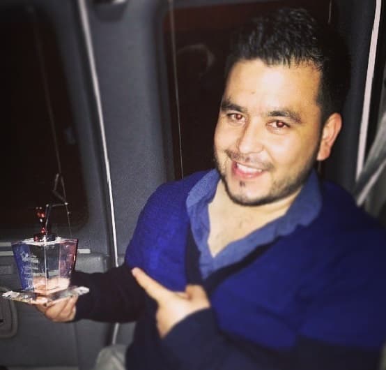 Juan Carlos iba como pasajero delantero de la camioneta que transportaba a otras seis personas que resultaron heridas pero no de gravedad.