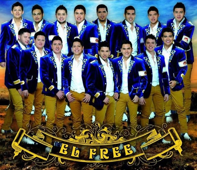 Los espejos y la puerta del vehículo quedaron rotos. De inmediato, los integrantes de la banda rentaron camionetas para seguir su rumbo.