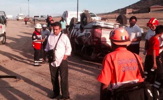 El periódico Milenio reportó que los músicos iban con algunos de sus familiares y que se trasladaban a un evento de campañas políticas. El vehículo iba a exceso de velocidad.