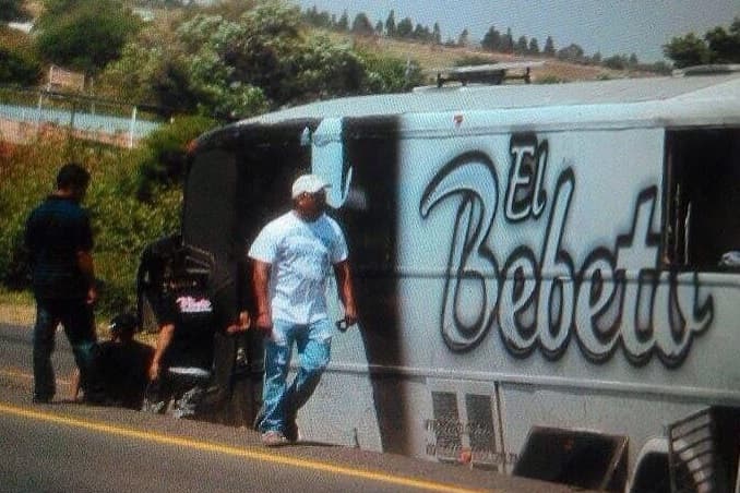 Tremendo susto que se llevó El Bebeto. El grupero tuvo un accidente en Pénjamo, Guanajuato.