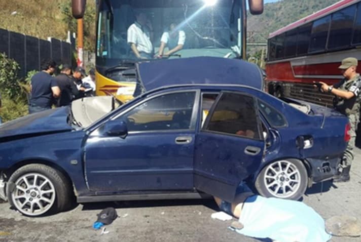 El accidente dejó tres muertos, dos hombres y una mujer.