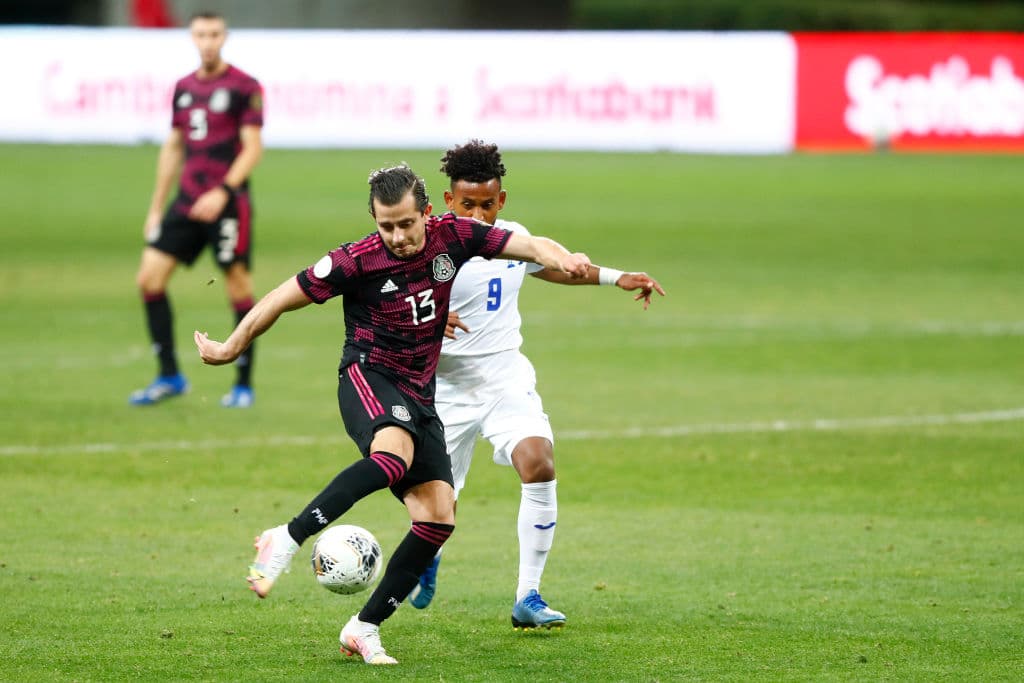 México tiene que venir de atrás para empatar el partido, mandar el juego al alargue y terminar ganado el título en la tanda de penaltis. José Juan Macías fue el encargado de empatar el partido al minuto 80.