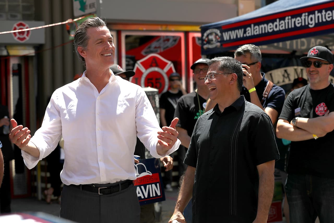 Líderes latinos piden a Newsom que elija a un senador hispano en reemplazo de Kamala Harris