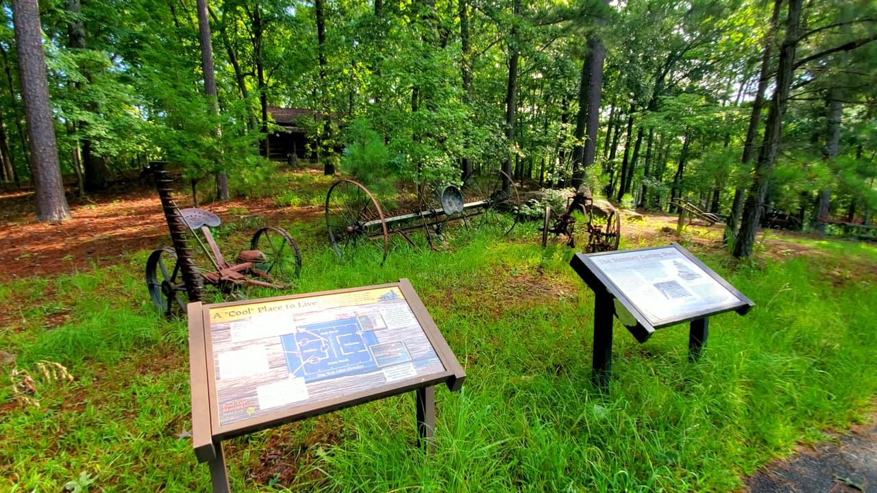 En el parque encontrarás estructuras y maquinaria de la época minera.