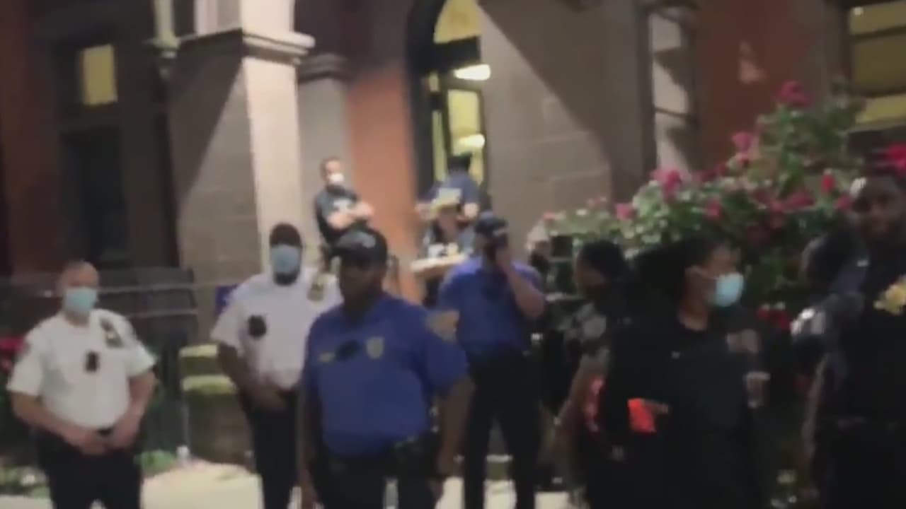 Denuncian presencia de ICE en cuarteles de la policía durante protestas en Nueva York