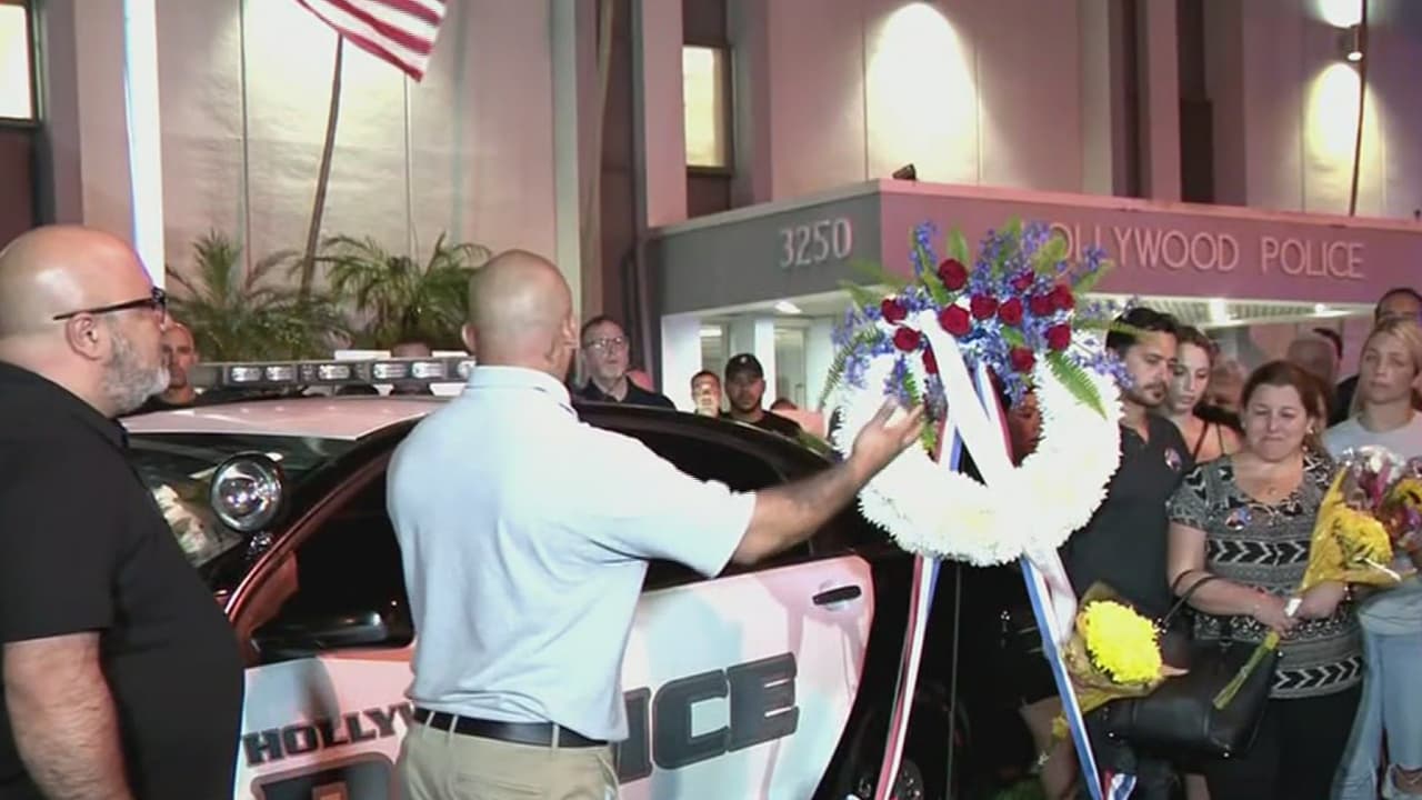 Con una emotiva vigilia, familiares y colegas honran al oficial Yandy Chirino en Hollywood, Florida