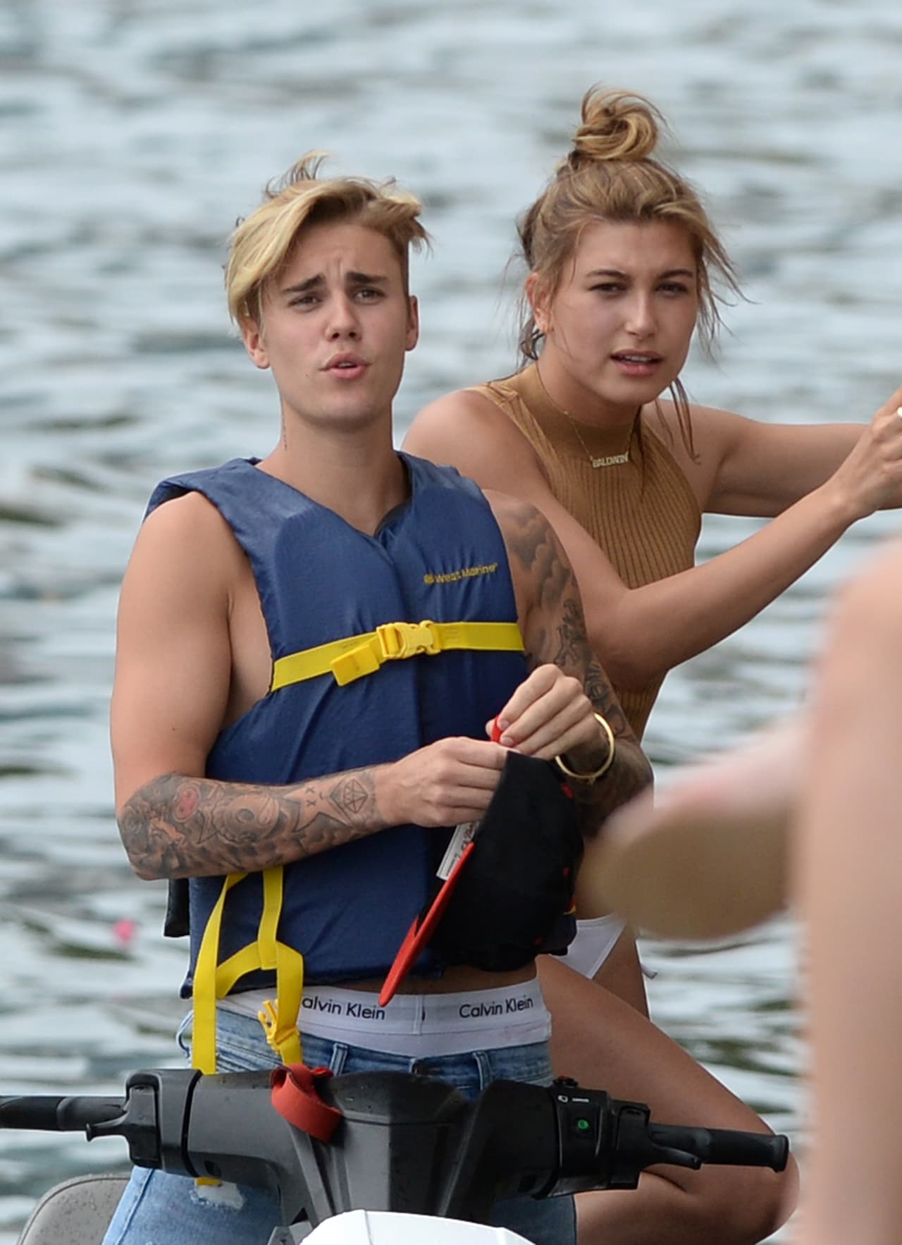 Después de pasar un rato en las olas, parece que se cansaron.