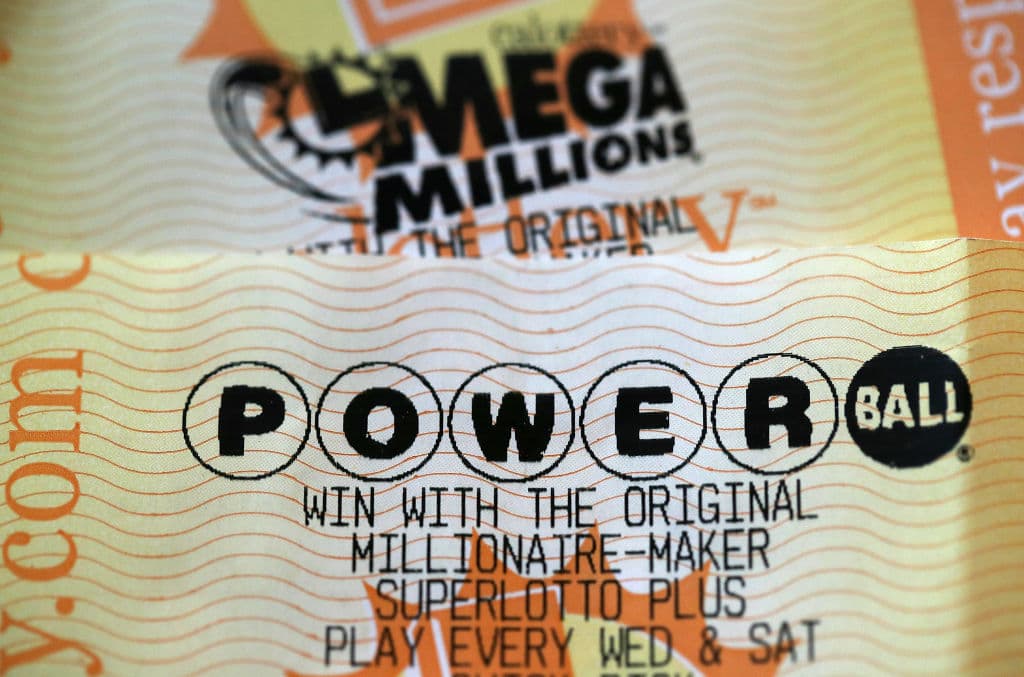 Powerball: ¿un premio récord de $1,900 millones o de solo $929.1 millones? Te explicamos a qué se debe esa diferencia