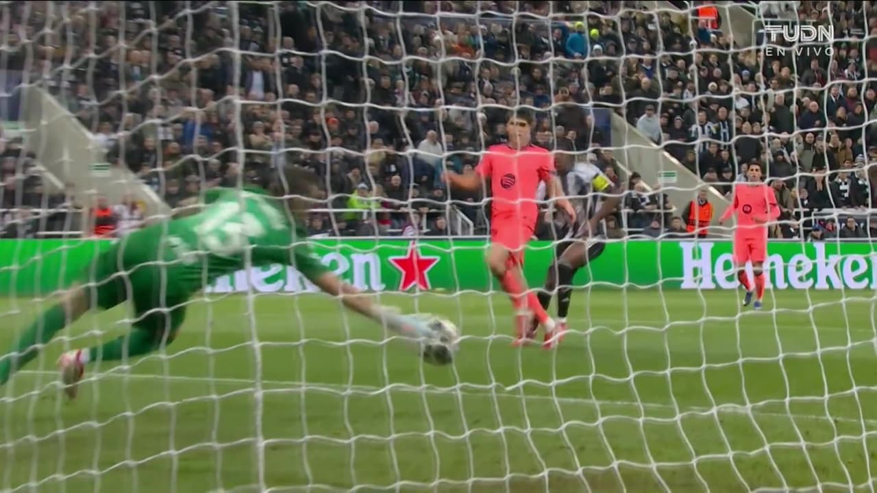 ¡Atajada brutal de Joan García! El arquero español evita el 1-0