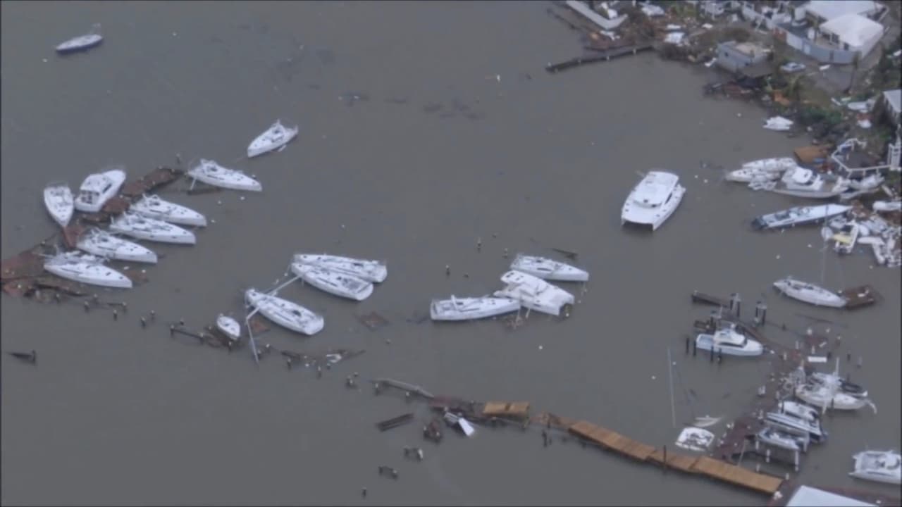 Vista aérea de los daños que dejó el potente huracán en el puerto de San Martín